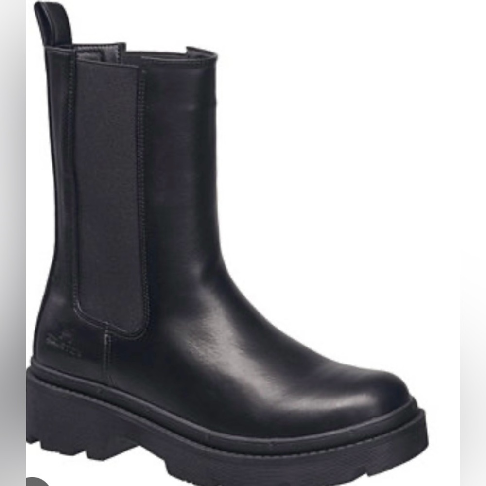 H by Halston Black Leather Chelsea Ankle Boots, size 8.5 fit like an 8.